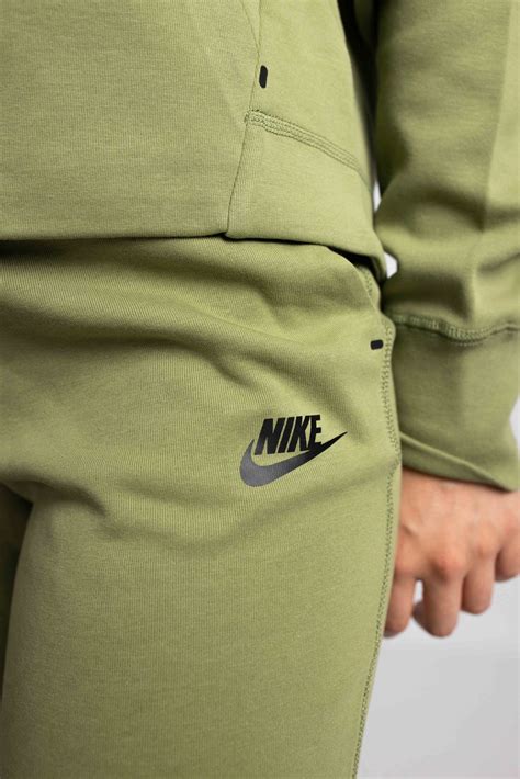 nike tech groen dames|nike tech pak dames.